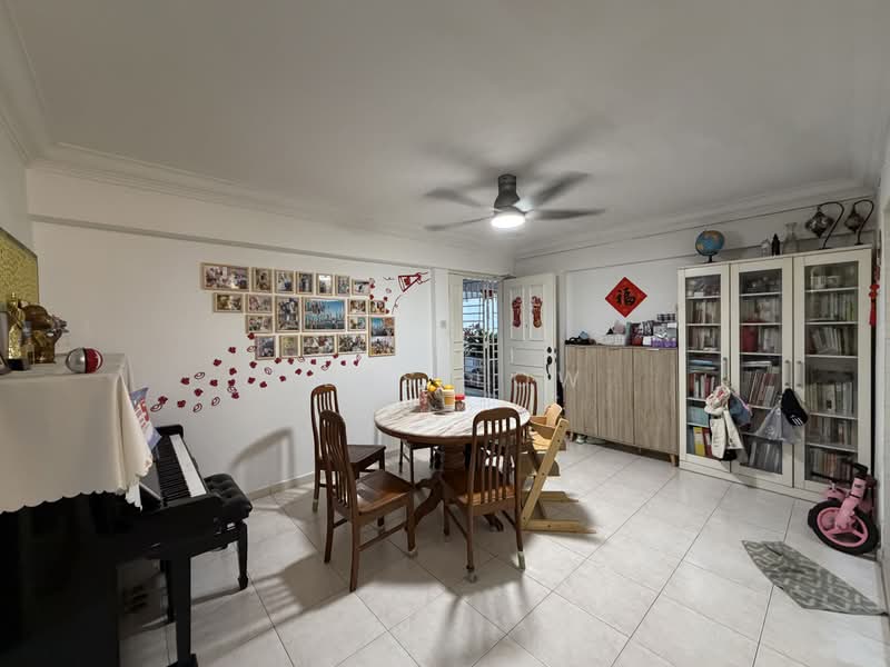 532 Woodlands Drive 14, 532 Woodlands Drive 14, 3 Bedrooms, 1,141 sqft, HDB Flat For Sale, by Sebs Low, 500188339 - Living Room - PropertyGuru.com.sg