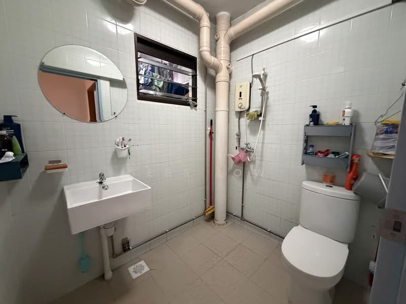 532 Woodlands Drive 14, 532 Woodlands Drive 14, 3 Bedrooms, 1,141 sqft, HDB Flat For Sale, by Sebs Low, 500188339 - Bathroom - PropertyGuru.com.sg