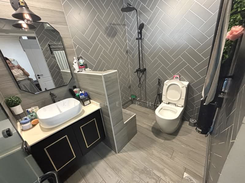 387 Yishun Ring Road, 387 Yishun Ring Road, 4 Bedrooms, 1,572 sqft, HDB Flat For Sale, by Klaire Phua, 500188343 - Bathroom - PropertyGuru.com.sg