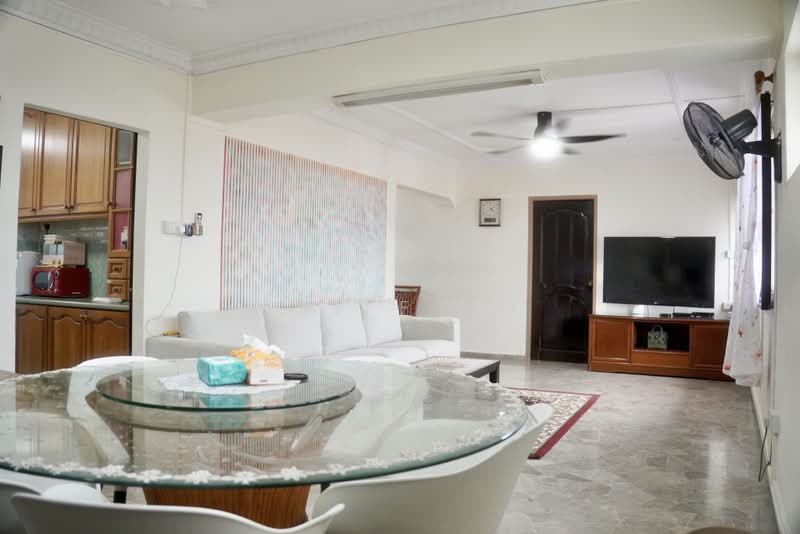 461 Hougang Avenue 10, 461 Hougang Avenue 10, 4 Bedrooms, 1,323 sqft, HDB Flat For Sale, by Ariff HD, 500188362 - Living Room - PropertyGuru.com.sg