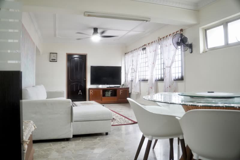 461 Hougang Avenue 10, 461 Hougang Avenue 10, 4 Bedrooms, 1,323 sqft, HDB Flat For Sale, by Ariff HD, 500188362 - Living Room - PropertyGuru.com.sg