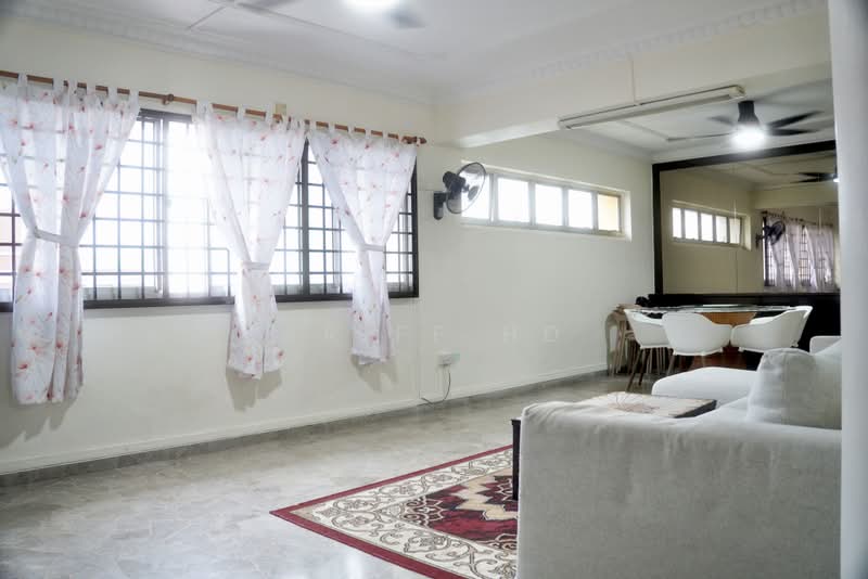 461 Hougang Avenue 10, 461 Hougang Avenue 10, 4 Bedrooms, 1,323 sqft, HDB Flat For Sale, by Ariff HD, 500188362 - Living Room - PropertyGuru.com.sg