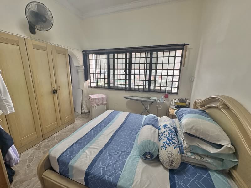 461 Hougang Avenue 10, 461 Hougang Avenue 10, 4 Bedrooms, 1,323 sqft, HDB Flat For Sale, by Ariff HD, 500188362 - Bedroom - PropertyGuru.com.sg