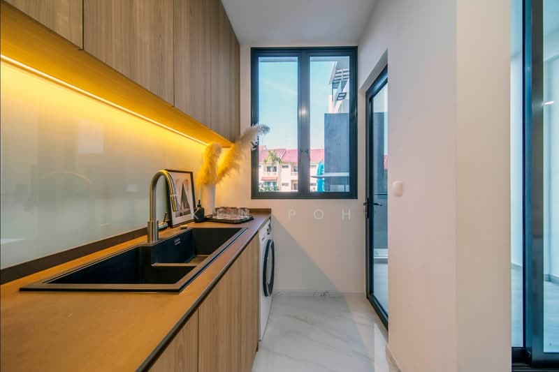 K Suites, 21 Lorong K Telok Kurau, 4 Bedrooms, 1,130 sqft, Apartment For Rent, by Ken Poh, 500188378 - Kitchen - PropertyGuru.com.sg