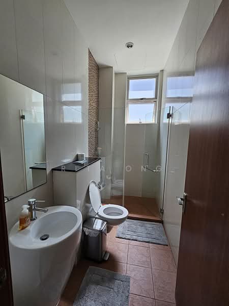 Dyson Road, Dyson Road, 6 Bedrooms, 3,800 sqft, Semi-Detached House For Sale, by Rita Ong, 500188381 - Bathroom - PropertyGuru.com.sg