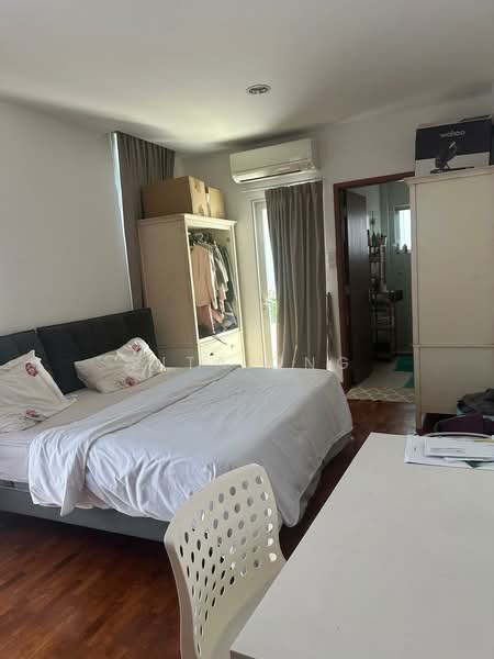 Dyson Road, Dyson Road, 6 Bedrooms, 3,800 sqft, Semi-Detached House For Sale, by Rita Ong, 500188381 - 2nd Floor Bedroom - PropertyGuru.com.sg