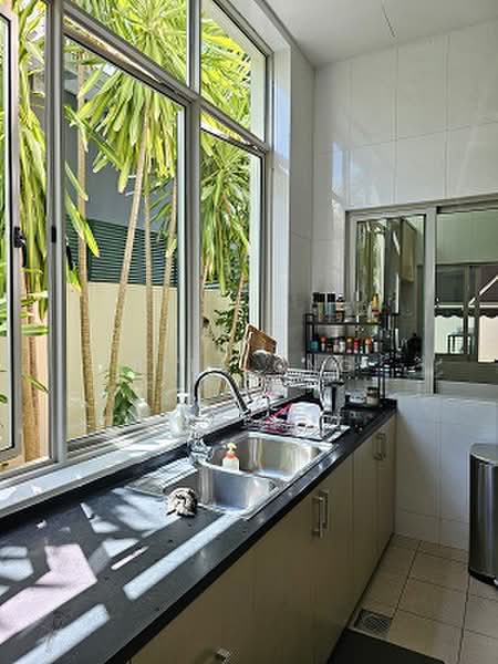 Dyson Road, Dyson Road, 6 Bedrooms, 3,800 sqft, Semi-Detached House For Sale, by Rita Ong, 500188381 - Dry Kitchen - PropertyGuru.com.sg