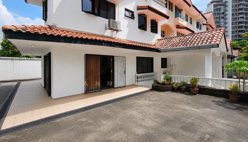 Simon Place, Simon Place, 4 Bedrooms, 4,300 sqft, Terraced House For Sale, by Anna Ng, 500188384 - Exterior - PropertyGuru.com.sg