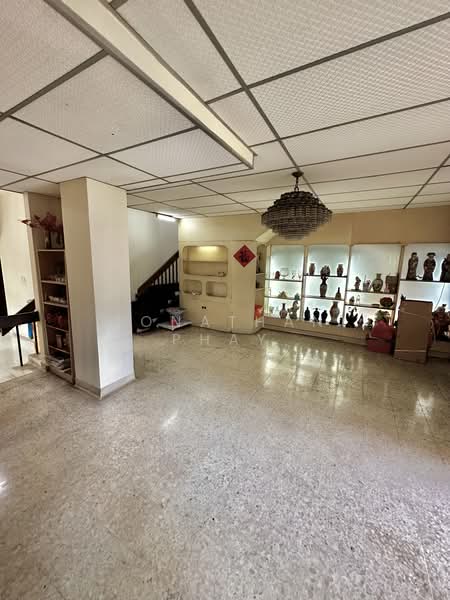 Faber Hills Estate, Faber Park, 6 Bedrooms, 2,300 sqft, Corner Terrace For Rent, by Jonathan Phay, 500188388 - Living Room - PropertyGuru.com.sg