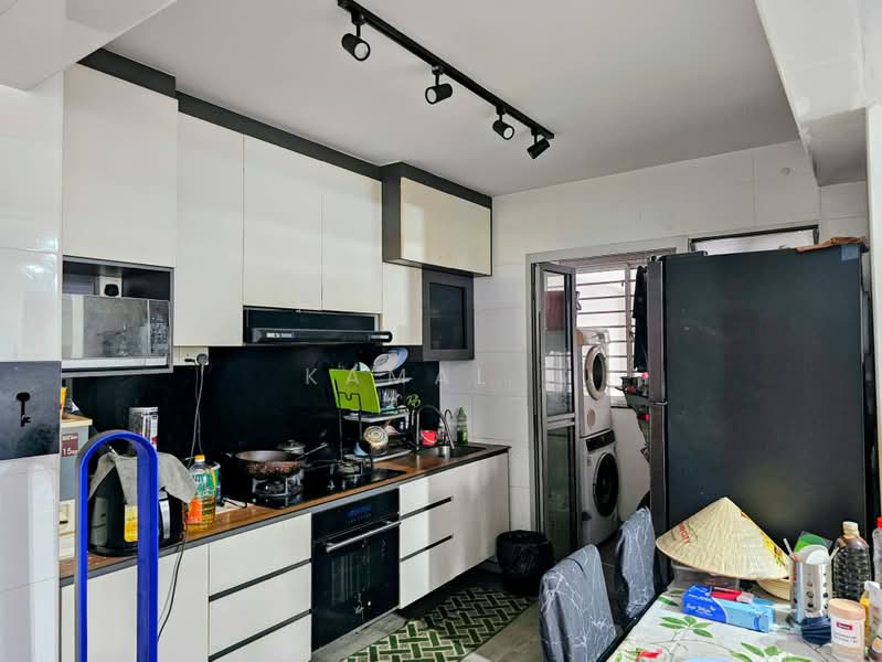 672B Yishun Avenue 4, 672B Yishun Avenue 4, 3 Bedrooms, 1,001 sqft, HDB Flat For Sale, by Kamal ., 500188395 - Kitchen - PropertyGuru.com.sg