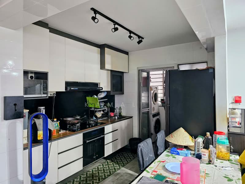 672B Yishun Avenue 4, 672B Yishun Avenue 4, 3 Bedrooms, 1,001 sqft, HDB Flat For Sale, by Kamal ., 500188395 - Kitchen - PropertyGuru.com.sg