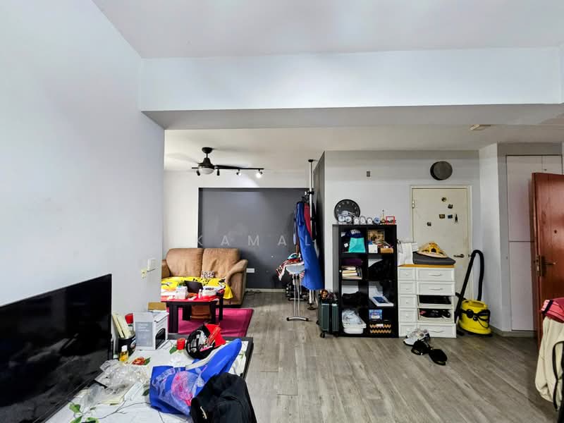 672B Yishun Avenue 4, 672B Yishun Avenue 4, 3 Bedrooms, 1,001 sqft, HDB Flat For Sale, by Kamal ., 500188395 - Living Room - PropertyGuru.com.sg