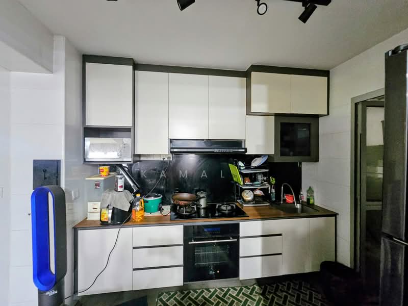 672B Yishun Avenue 4, 672B Yishun Avenue 4, 3 Bedrooms, 1,001 sqft, HDB Flat For Sale, by Kamal ., 500188395 - Kitchen - PropertyGuru.com.sg