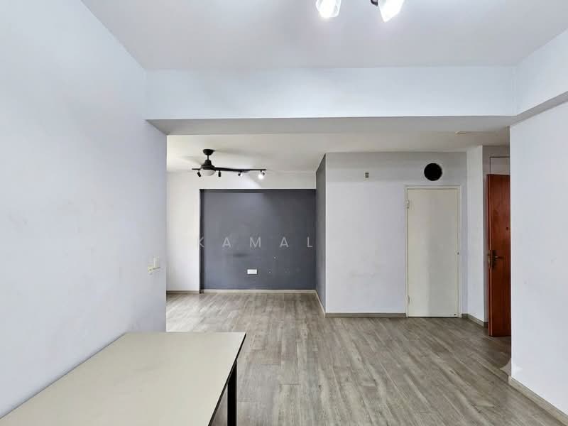 672B Yishun Avenue 4, 672B Yishun Avenue 4, 3 Bedrooms, 1,001 sqft, HDB Flat For Sale, by Kamal ., 500188395 - Living Room - PropertyGuru.com.sg