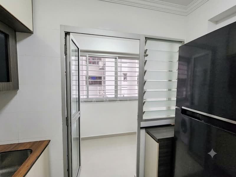 672B Yishun Avenue 4, 672B Yishun Avenue 4, 3 Bedrooms, 1,001 sqft, HDB Flat For Sale, by Kamal ., 500188395 - Kitchen - PropertyGuru.com.sg