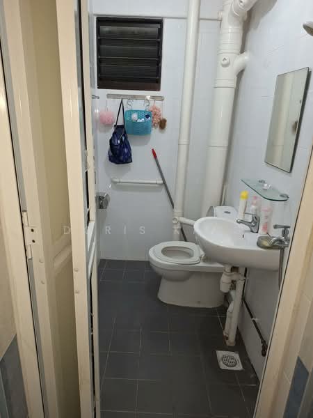 325 Bukit Batok Street 33, 325 Bukit Batok Street 33, Room Rental, 120 sqft, HDB Flat For Rent, by Doris Kang, 500188400 - Bathroom - PropertyGuru.com.sg