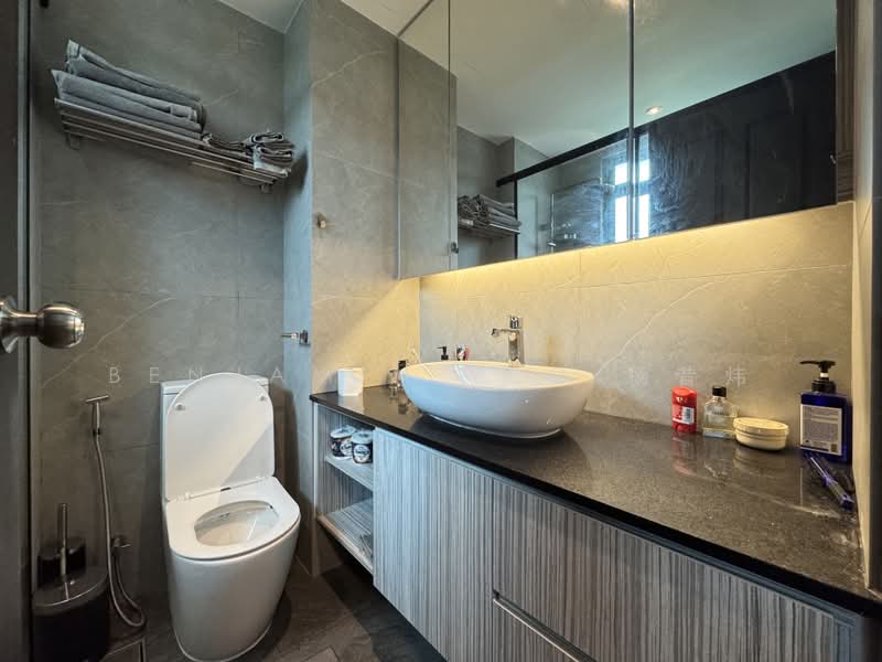 Changi Court, 700 Upper Changi Road East, 2 Bedrooms, 969 sqft, Condominium For Sale, by Benjamin Yeo 杨昔炜, 500188408 - Master Bathroom - PropertyGuru.com.sg