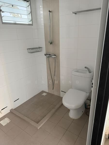 115C Canberra Walk, 115C Canberra Walk, 2 Bedrooms, 1,001 sqft, HDB Flat For Rent, by Liew Wenzheng, 500188412 - Bathroom - PropertyGuru.com.sg