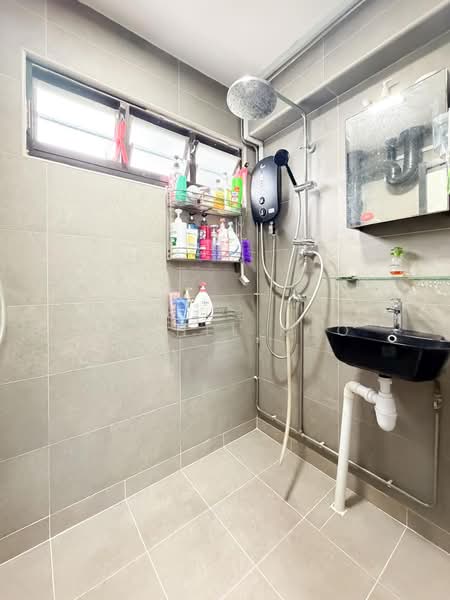 17 Marsiling Lane, 17 Marsiling Lane, 3 Bedrooms, 807 sqft, HDB Flat For Sale, by Rachel Koo, 500188414 - Bathroom - PropertyGuru.com.sg