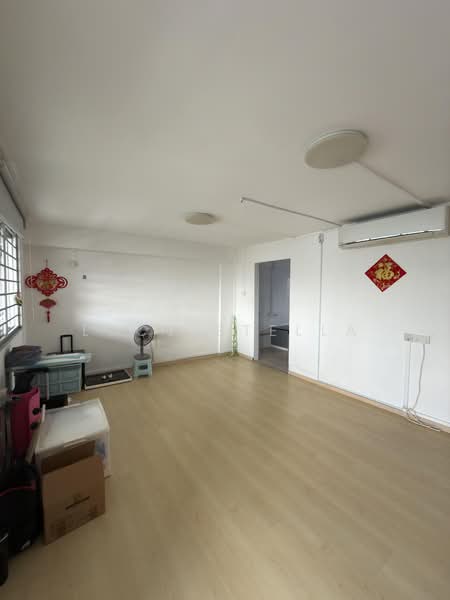 625 Yishun Street 61, 625 Yishun Street 61, 3 Bedrooms, 894 sqft, HDB Flat For Sale, by Lucy Stella, 500188418 - Living Room - PropertyGuru.com.sg
