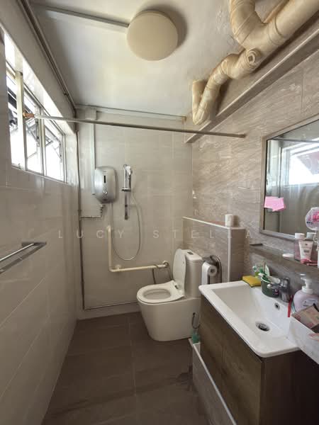 625 Yishun Street 61, 625 Yishun Street 61, 3 Bedrooms, 894 sqft, HDB Flat For Sale, by Lucy Stella, 500188418 - Master Bathroom - PropertyGuru.com.sg