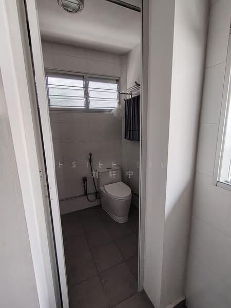 149 Woodlands Street 13, 149 Woodlands Street 13, 2 Bedrooms, 721 sqft, HDB Flat For Sale, by Estee Liu 刘轩宁, 500188436 - Bathroom - PropertyGuru.com.sg