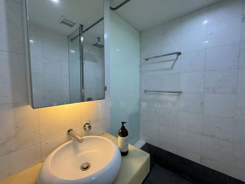 The Clift, 21 McCallum Street, 1 Bedroom, 506 sqft, Apartment For Sale, by Richard Wong, 500188458 - Bathroom - PropertyGuru.com.sg