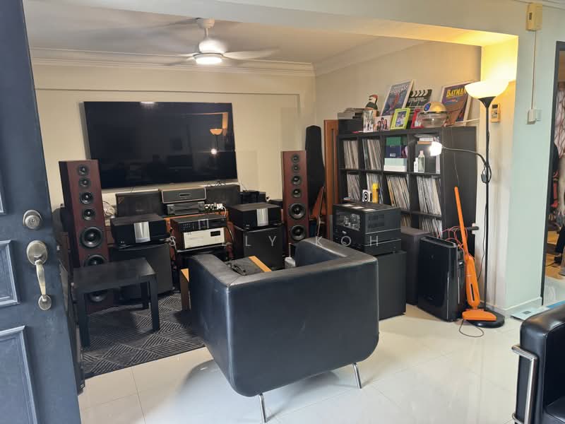 20 Lorong 7 Toa Payoh, 20 Lorong 7 Toa Payoh, 2 Bedrooms, 721 sqft, HDB Flat For Sale, by Sally Koh, 500188460 - Living Room - PropertyGuru.com.sg