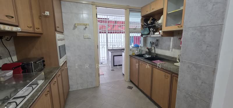 The Springside, 13 Springside Drive, 4 Bedrooms, 3,200 sqft, Terraced House For Rent, by Jerryl Tan, 500188466 - Kitchen - PropertyGuru.com.sg