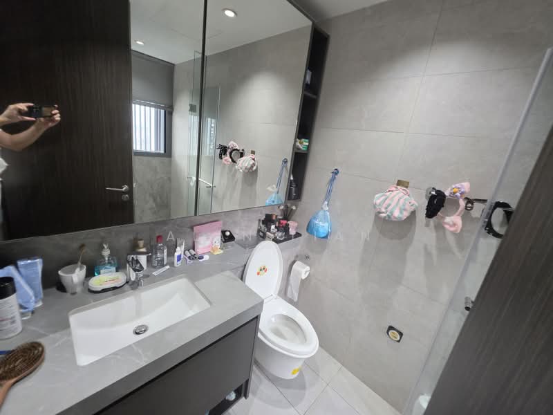 Parc Clematis, 8D Jalan Lempeng, 4 Bedrooms, 1,238 sqft, Condominium For Sale, by Alan Tian, 500188478 - Bathroom - PropertyGuru.com.sg