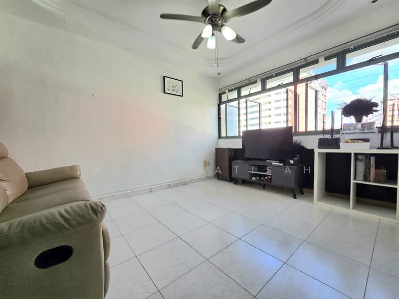 464 Choa Chu Kang Avenue 4, 464 Choa Chu Kang Avenue 4, 3 Bedrooms, 1,119 sqft, HDB Flat For Sale, by Taufik Batisah, 500188485 - Living Room - PropertyGuru.com.sg