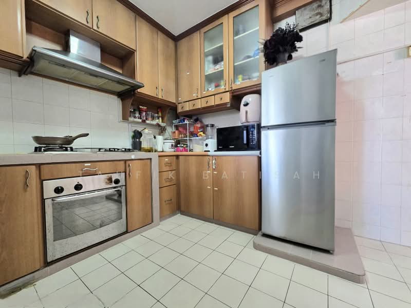 464 Choa Chu Kang Avenue 4, 464 Choa Chu Kang Avenue 4, 3 Bedrooms, 1,119 sqft, HDB Flat For Sale, by Taufik Batisah, 500188485 - Kitchen - PropertyGuru.com.sg