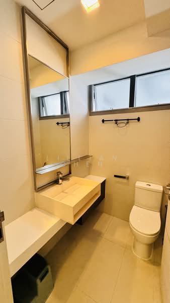 Silversea, , 2 Bedrooms, 980 sqft, Condominium For Sale, by Lillian Chen, 500188499 - Bathroom - PropertyGuru.com.sg