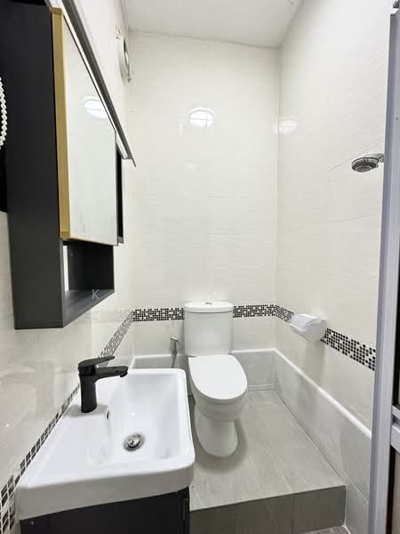 39 Quemoy Road, 39 Quemoy Rd, Room Rental, 190 sqft, Corner Terrace For Rent, by Kyne Chan, 500188521 - Bathroom - PropertyGuru.com.sg