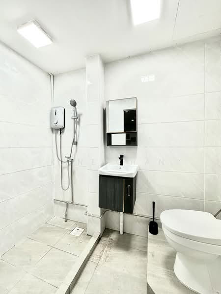 39 Quemoy Road, 39 Quemoy Rd, Room Rental, 190 sqft, Corner Terrace For Rent, by Kyne Chan, 500188521 - Bathroom - PropertyGuru.com.sg