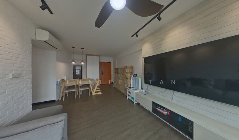 431A Yishun Avenue 1, 431A Yishun Avenue 1, 3 Bedrooms, 990 sqft, HDB Flat For Sale, by Jennifer Tan, 500188530 - Living Room - PropertyGuru.com.sg