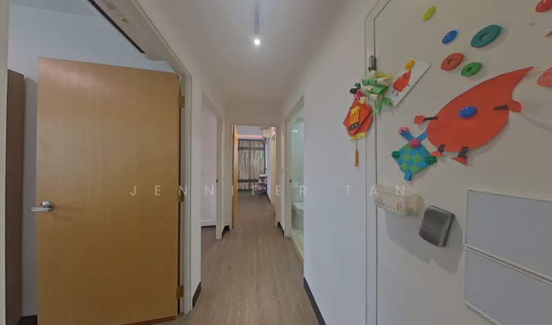 431A Yishun Avenue 1, 431A Yishun Avenue 1, 3 Bedrooms, 990 sqft, HDB Flat For Sale, by Jennifer Tan, 500188530 - Corridor - PropertyGuru.com.sg
