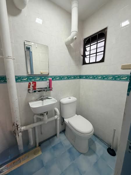 507 Ang Mo Kio Avenue 8, 507 Ang Mo Kio Avenue 8, 2 Bedrooms, 721 sqft, HDB Flat For Sale, by Cindy Fu 付小姐, 500188531 - Bathroom - PropertyGuru.com.sg
