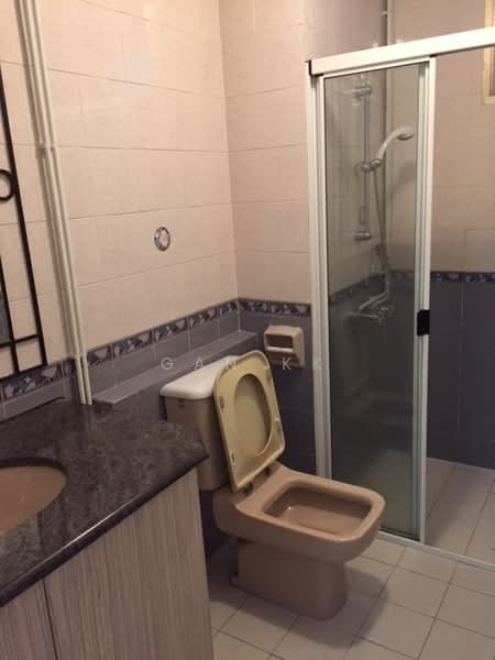 Astoria Park, 32 Lorong Mydin, 3 Bedrooms, 1,194 sqft, Condominium For Sale, by Gan KK, 500188532 - Bathroom - PropertyGuru.com.sg