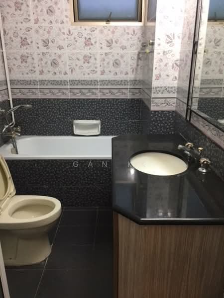 Astoria Park, 32 Lorong Mydin, 3 Bedrooms, 1,194 sqft, Condominium For Sale, by Gan KK, 500188532 - Bathroom - PropertyGuru.com.sg