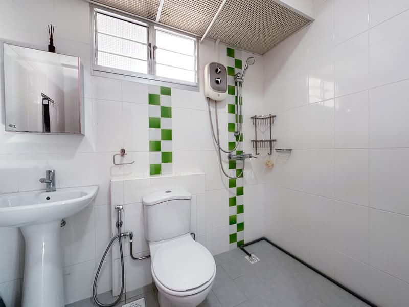 331A Anchorvale Street, 331A Anchorvale Street, 3 Bedrooms, 1,001 sqft, HDB Flat For Sale, by Lin Tan, 500188536 - Bathroom - PropertyGuru.com.sg