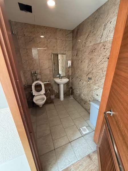 Cheap Bedroom & Newton MRT, , Room Rental, 120 sqft, Condominium For Rent, by Alan Tsui 徐先生, 500188544 - Bathroom - PropertyGuru.com.sg