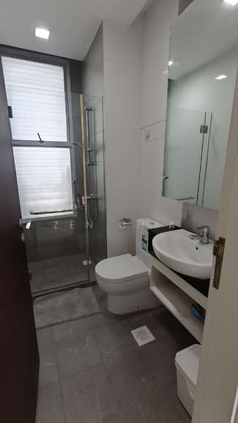 Riviera Residences, 9 Riviera Drive, 3 Bedrooms, 1,281 sqft, Condominium For Sale, by Zen Chia, 500188570 - Common bath - PropertyGuru.com.sg