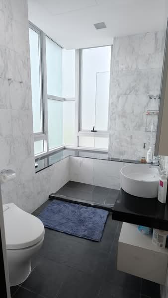 Riviera Residences, 9 Riviera Drive, 3 Bedrooms, 1,281 sqft, Condominium For Sale, by Zen Chia, 500188570 - Master toliet - PropertyGuru.com.sg