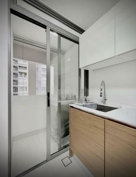 iResidences, 20 Irrawaddy Road, 2 Bedrooms, 1,066 sqft, Condominium For Rent, by Melvin Wong, 500188574 - Kitchen - PropertyGuru.com.sg