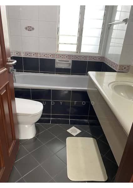 Cavendish Park, 16 Pine Grove, 2 Bedrooms, 958 sqft, Condominium For Sale, by JUDY FOO, 500188586 - Bathroom - PropertyGuru.com.sg