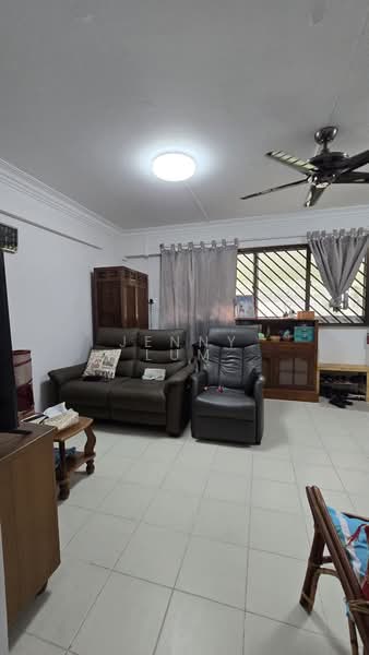 124 Simei Street 1, 124 Simei Street 1, 3 Bedrooms, 904 sqft, HDB Flat For Sale, by Jenny Lum, 500188587 - Living Room - PropertyGuru.com.sg
