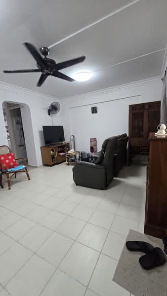 124 Simei Street 1, 124 Simei Street 1, 3 Bedrooms, 904 sqft, HDB Flat For Sale, by Jenny Lum, 500188587 - Living Room - PropertyGuru.com.sg