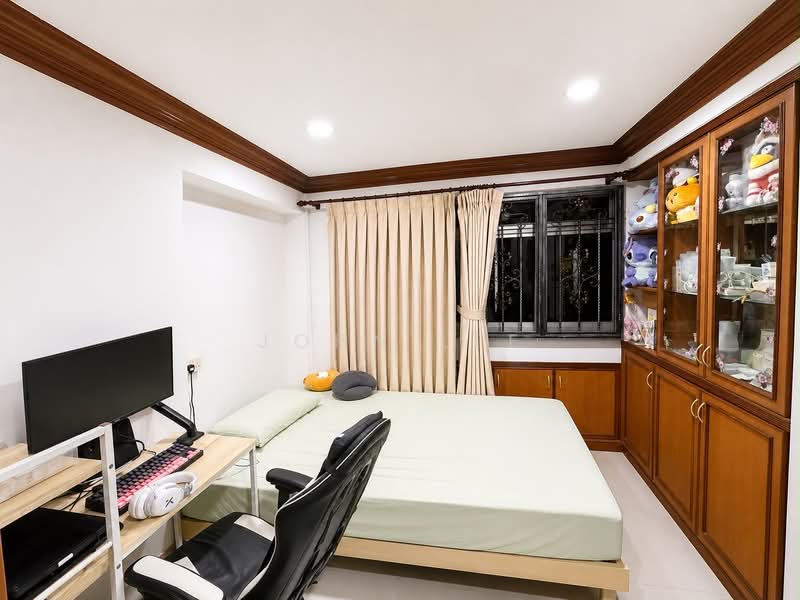 370 Woodlands Avenue 1, 370 Woodlands Avenue 1, 4 Bedrooms, 1,323 sqft, HDB Flat For Sale, by John Lee, 500188589 - Bedroom - PropertyGuru.com.sg