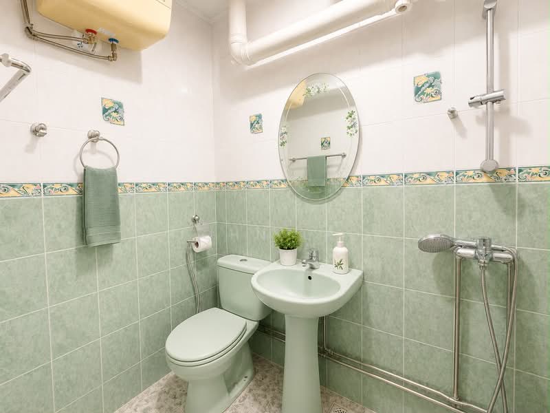 370 Woodlands Avenue 1, 370 Woodlands Avenue 1, 4 Bedrooms, 1,323 sqft, HDB Flat For Sale, by John Lee, 500188589 - Bathroom - PropertyGuru.com.sg